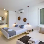 Mykonian & 4*