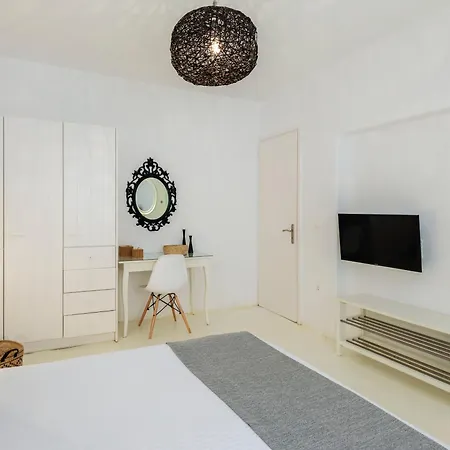 Mykonian & Ξενοδοχείο με διαμερίσματα Merchia Beach