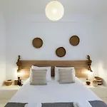 Apartahotel Mykonian & 4*