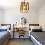 Mykonian & Apartahotel 4*