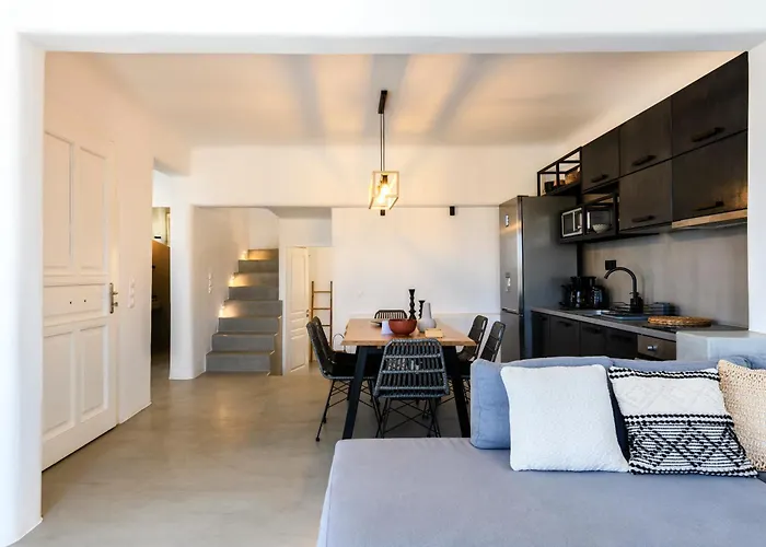 Mykonian & מלון דירות Merchia Beach